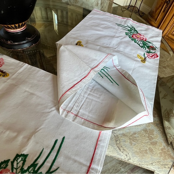 Hand Embroidered Vintage White Pillow Cases With flowers and butterflies - Picture 5 of 9